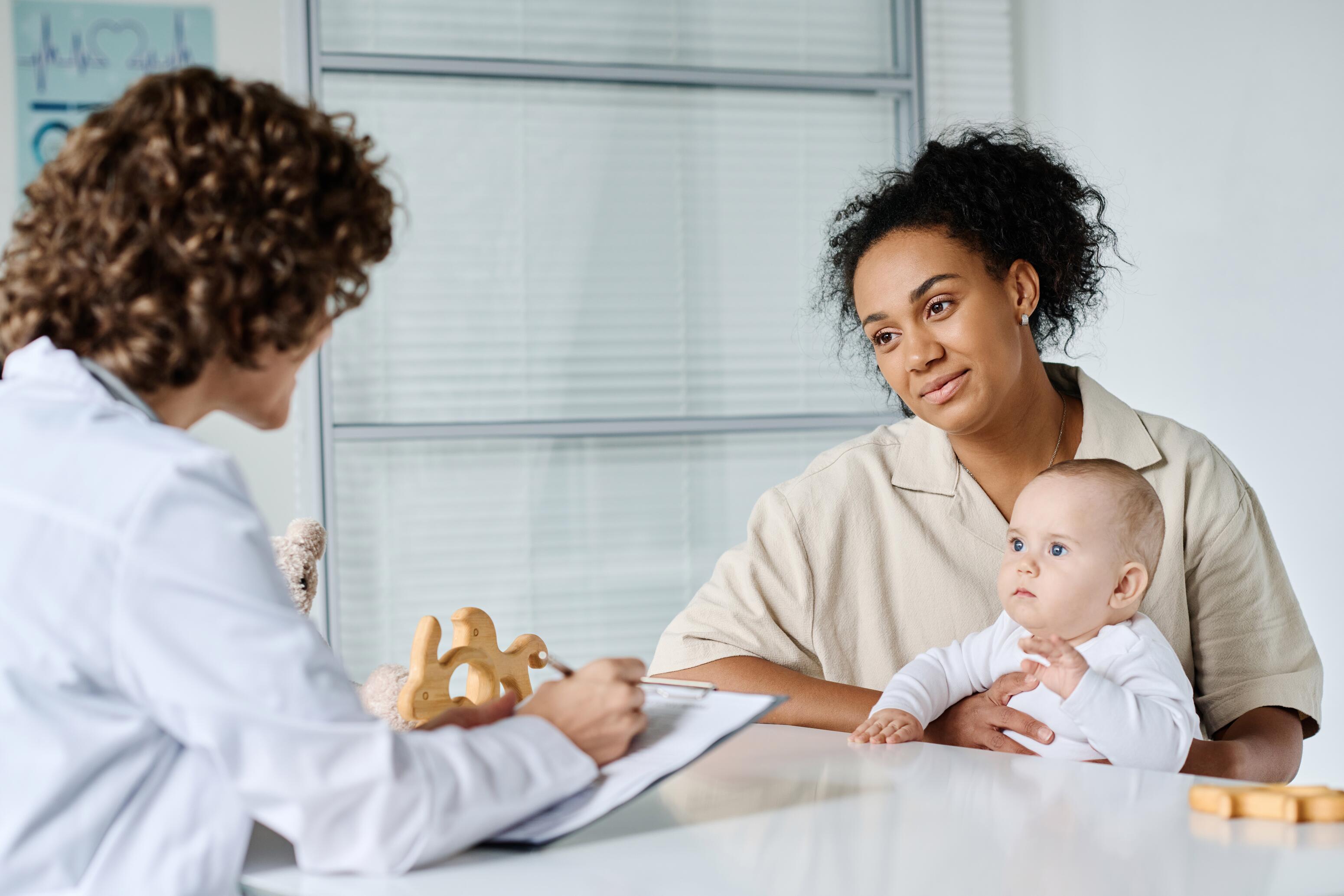 Baby-Akne warum eine dermatologische Beratung wichtig ist